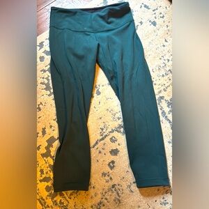 Revirsible lululemon leggings black| green size 6